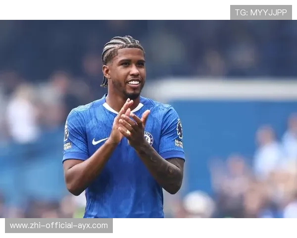 切尔西边路推进流畅，比赛节奏紧凑，切尔西那个3